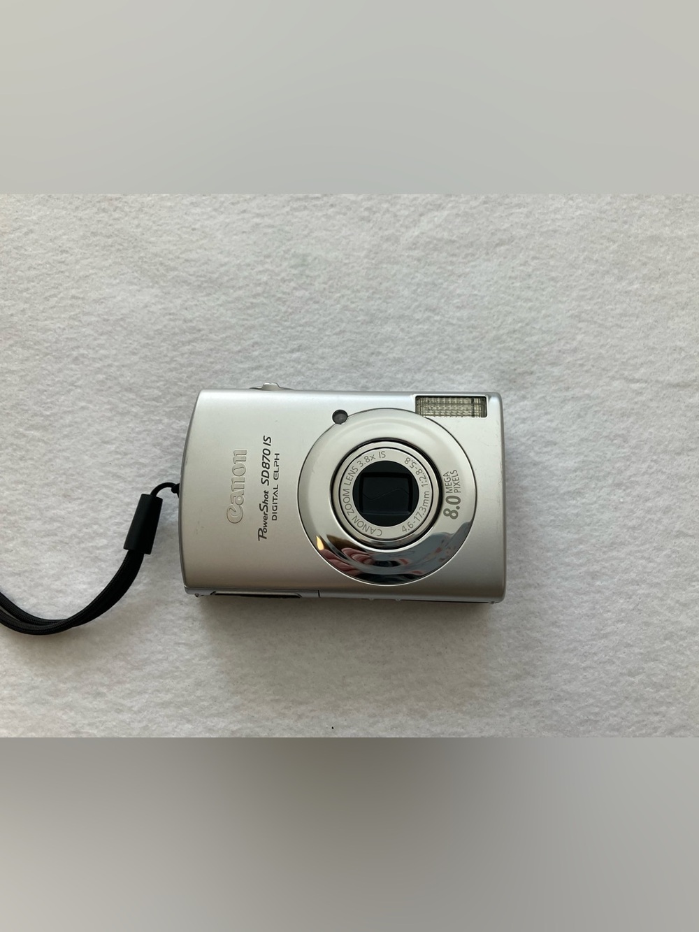 Canon PowerShot SD870 IS Digital Camera with Case and Charger